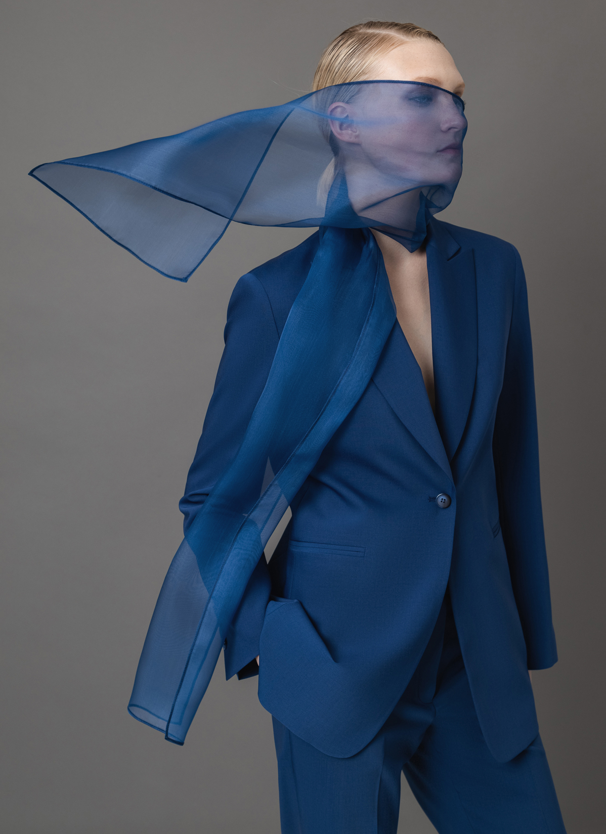 Жакет со съемным шарфом из шелка VASSA&Co, пол female, цвет синий