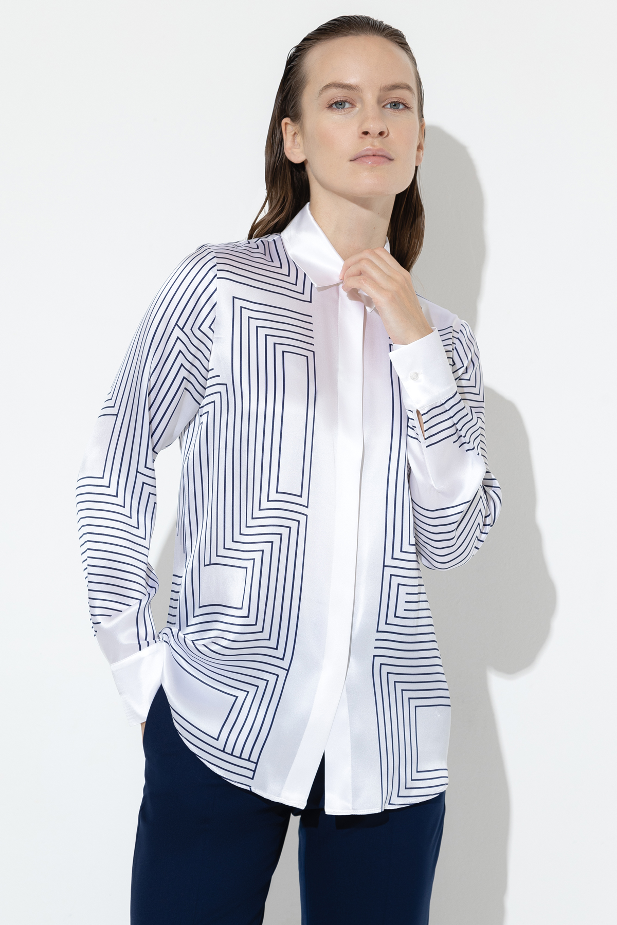 Блузка из шелка VASSA&Co, пол женский, цвет белый