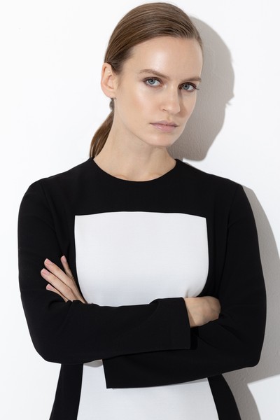 Платье с контрастной деталью VASSA&Co, пол женский, цвет черный