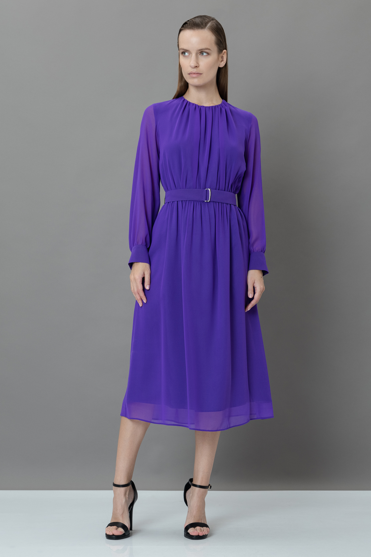 Платье акцентного цвета VASSA&Co, пол женский, цвет фиолетовый
