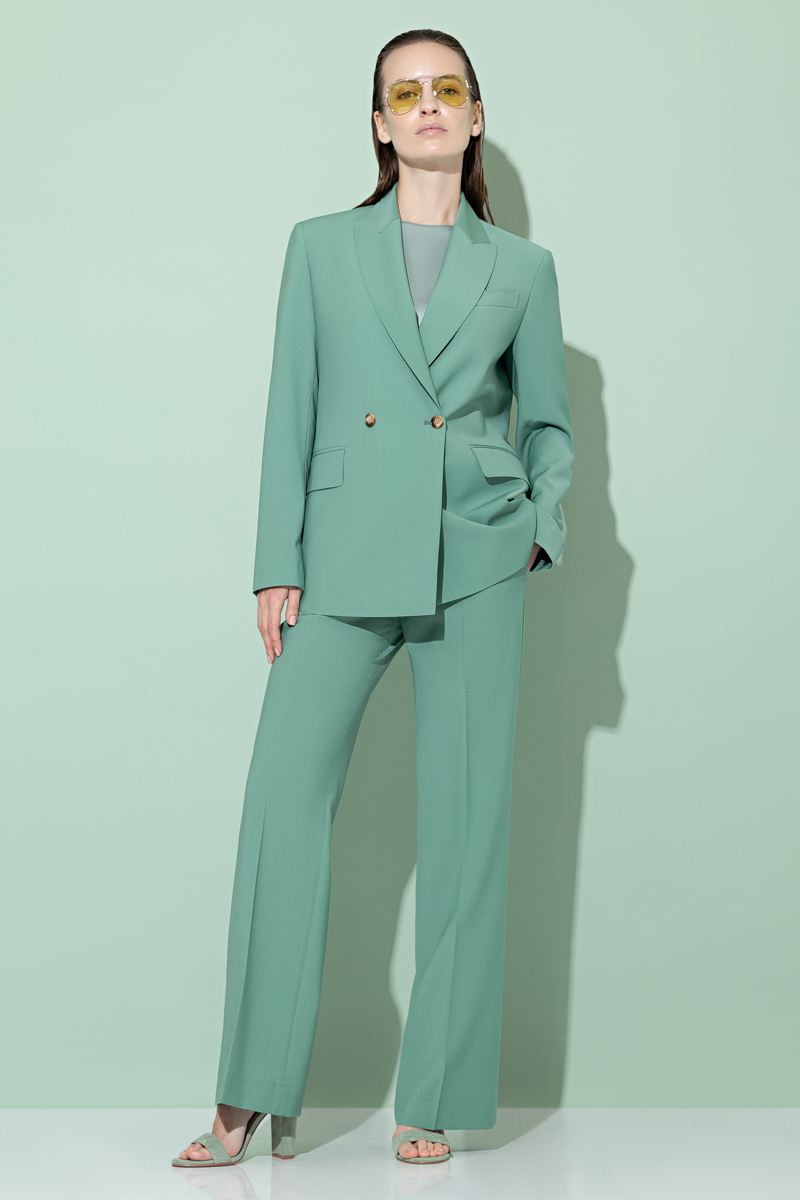 Брюки со стрелками VASSA&Co, пол женский, цвет зеленый