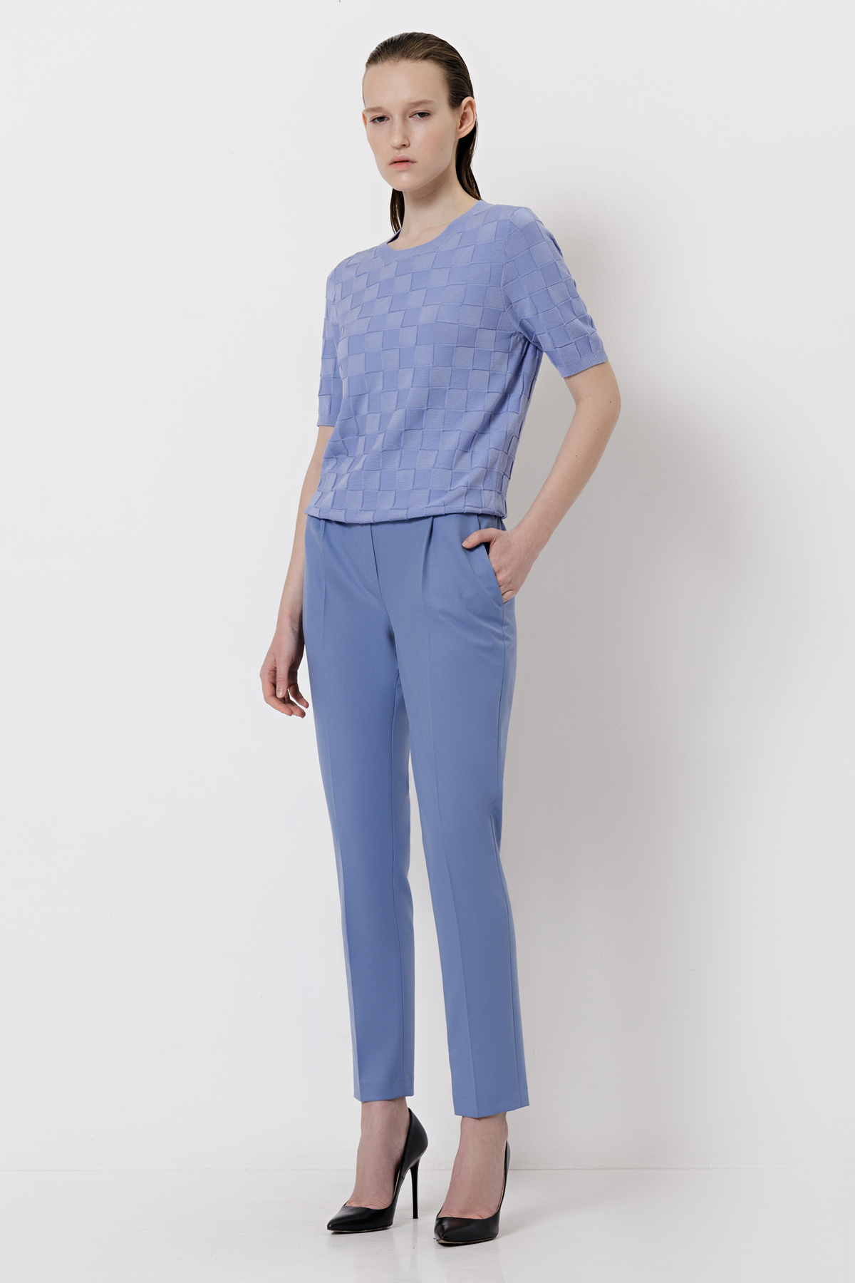 Зауженные брюки VASSA&Co, пол женский, цвет голубой