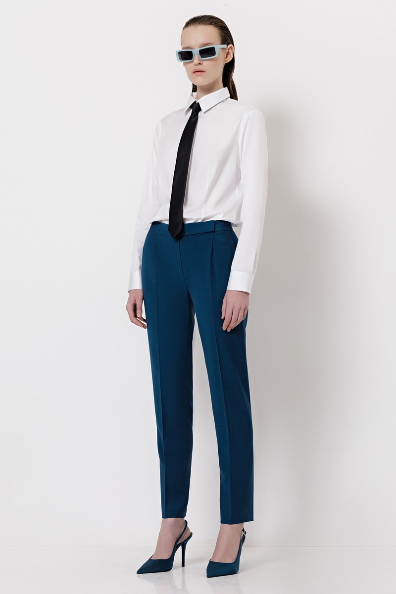 Зауженные брюки VASSA&Co, пол женский, цвет синий