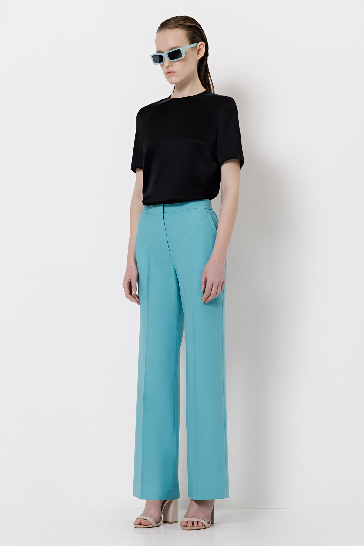 Брюки с высокой посадкой VASSA&Co, пол женский, цвет голубой