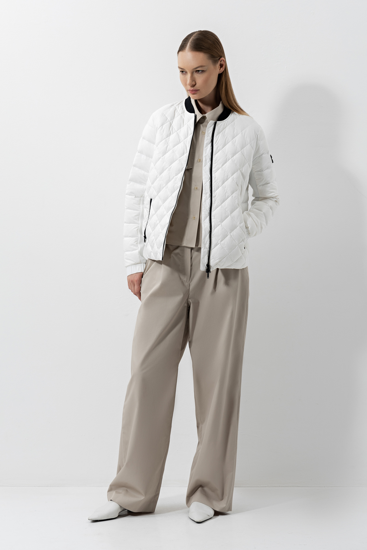 Стеганая куртка VASSA CODE, пол женский, цвет белый