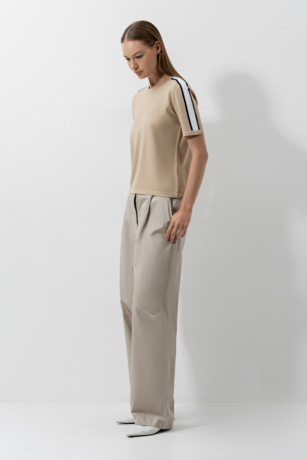 Sweater VASSA CODE, пол female, цвет бежевый