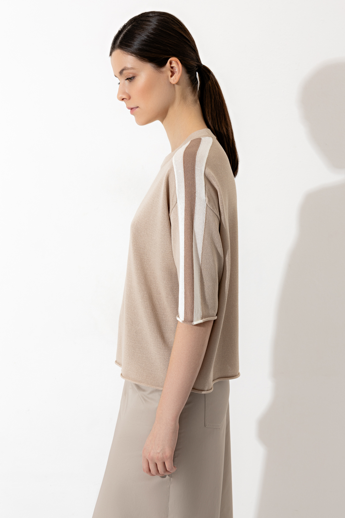 Джемпер из вискозы и шелка VASSA CODE, пол женский, цвет коричневый