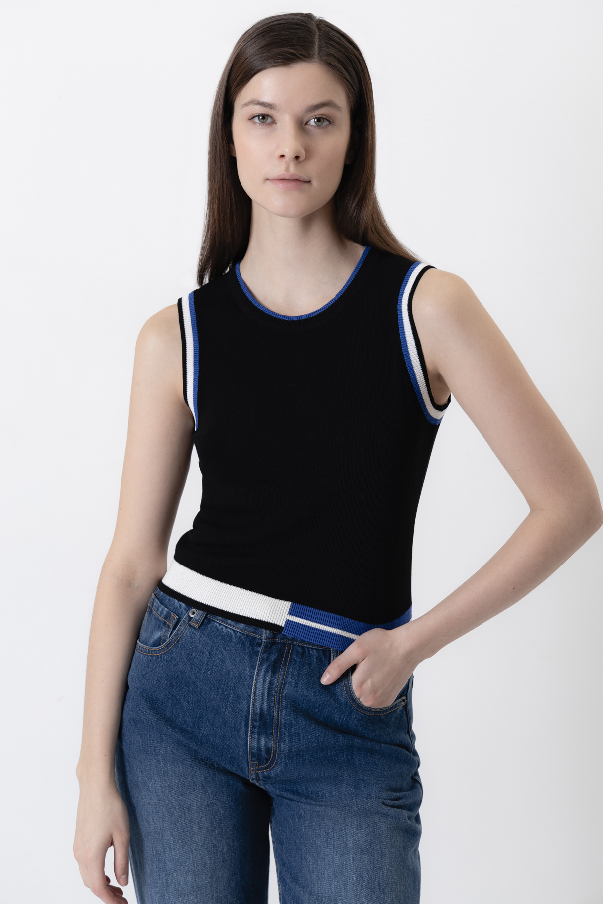 Топ из вискозы и шелка , пол женский, цвет черный