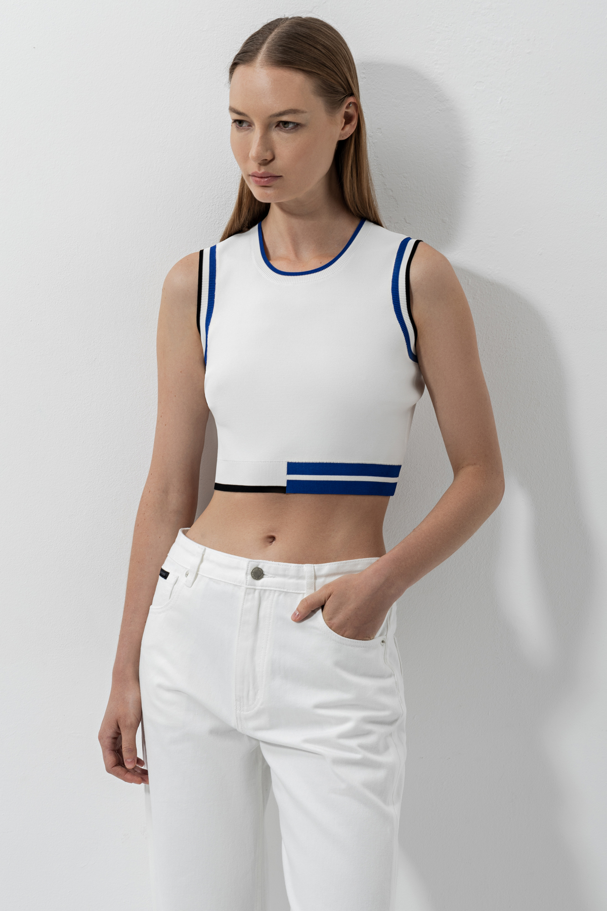 Топ с контрастными вставками VASSA CODE, пол женский, цвет белый