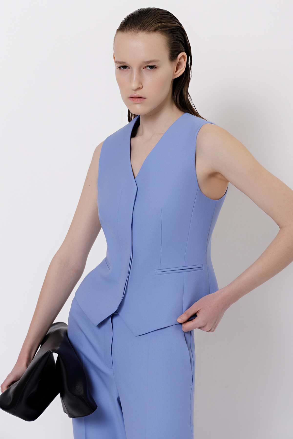 Жилет полуприталенного кроя VASSA&Co, пол женский, цвет фиолетовый