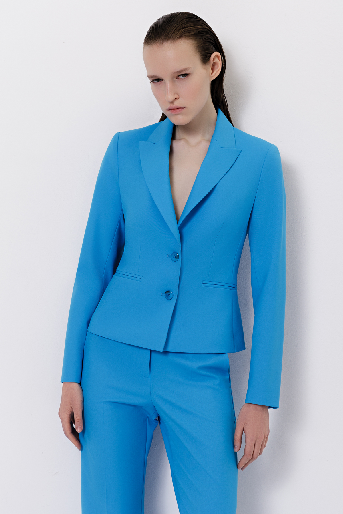 Укороченный жакет VASSA&Co, пол женский, цвет голубой