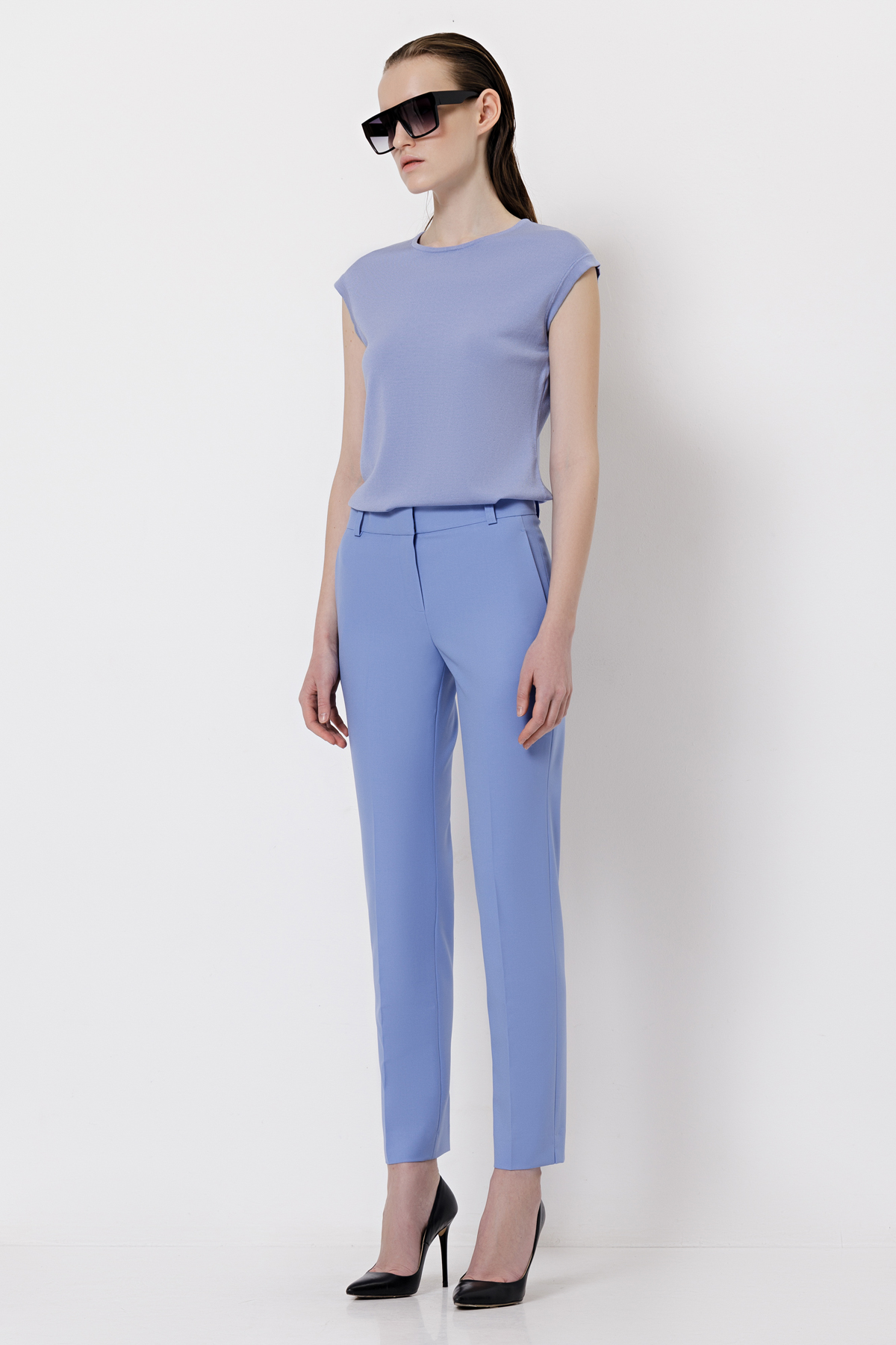 Зауженные брюки со стрелками VASSA&Co, пол женский, цвет фиолетовый