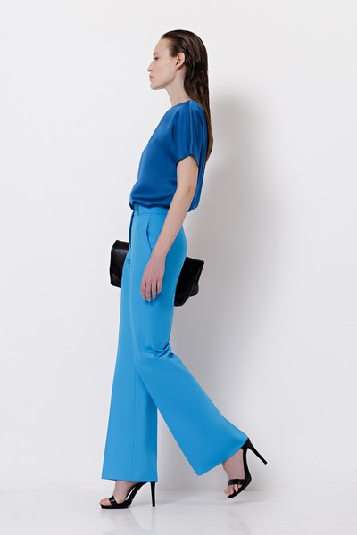 Брюки со стрелками VASSA&Co, пол женский, цвет голубой