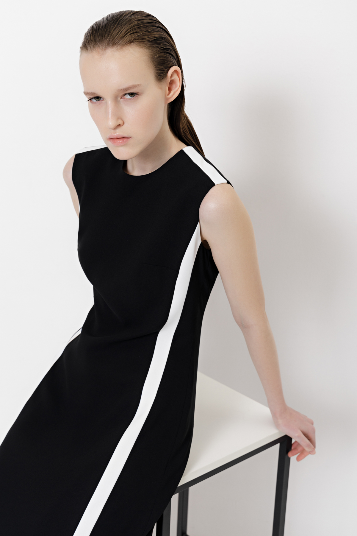 Платье с контрастными вставками VASSA&Co, пол женский, цвет черный