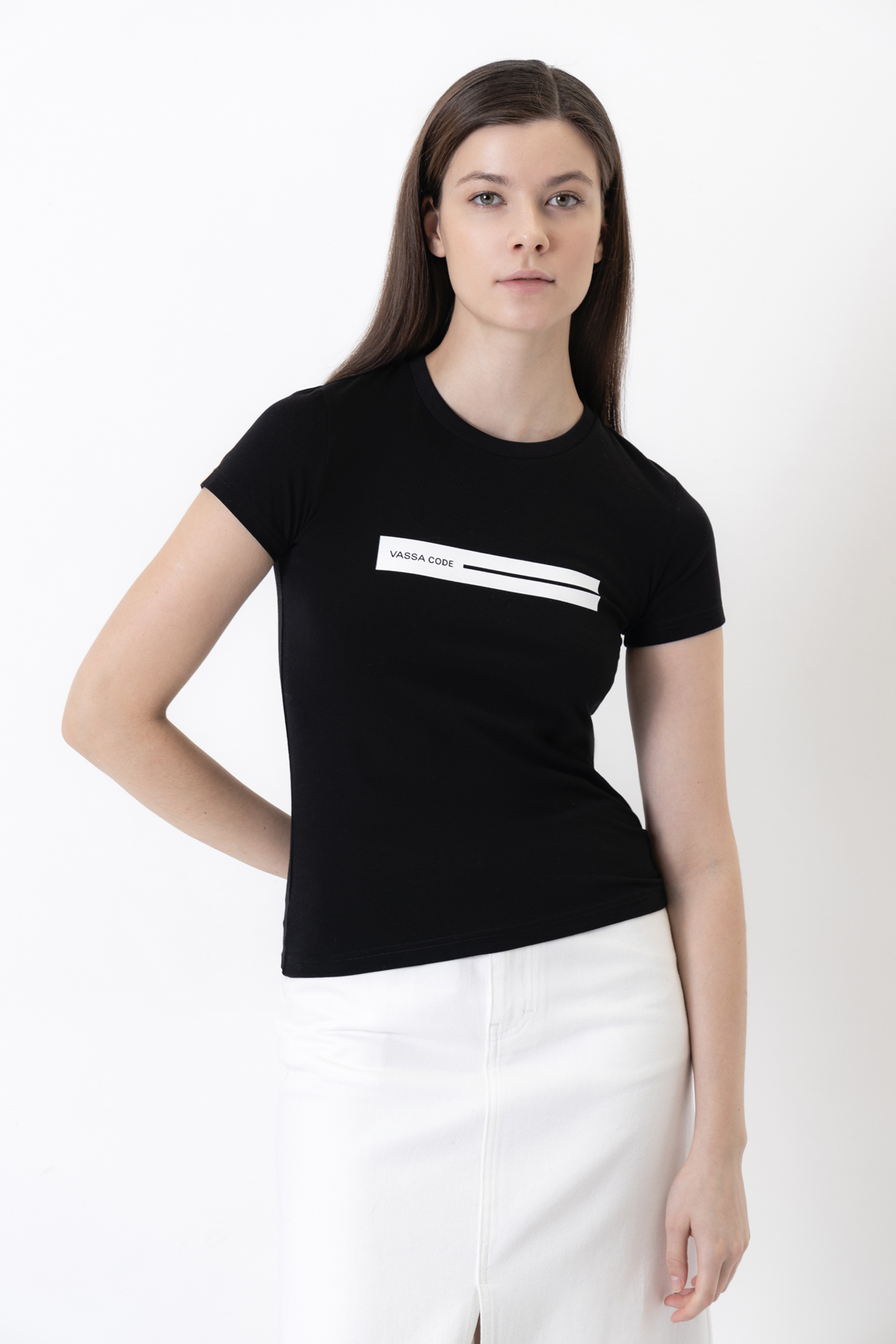 Футболка приталенного кроя VASSA CODE, пол женский, цвет черный