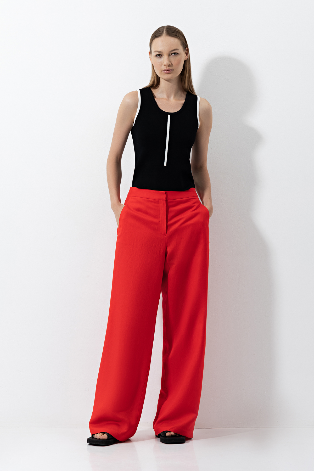 Брюки из вискозы и льна , пол женский, цвет красный