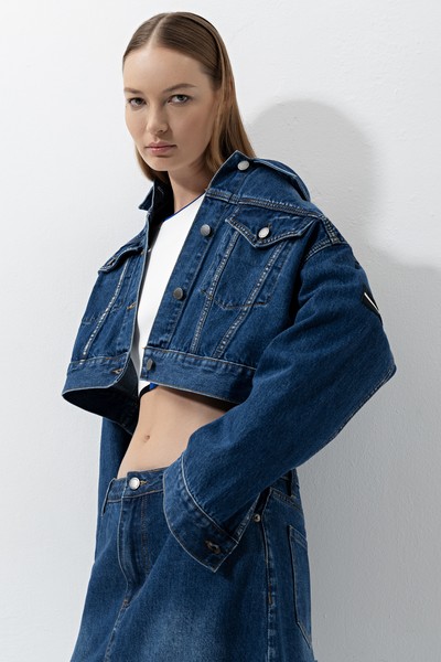 Denim jacket VASSA CODE, пол female, цвет синий