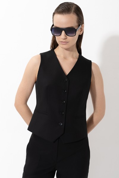Жилет приталенного кроя VASSA&Co, пол женский, цвет черный