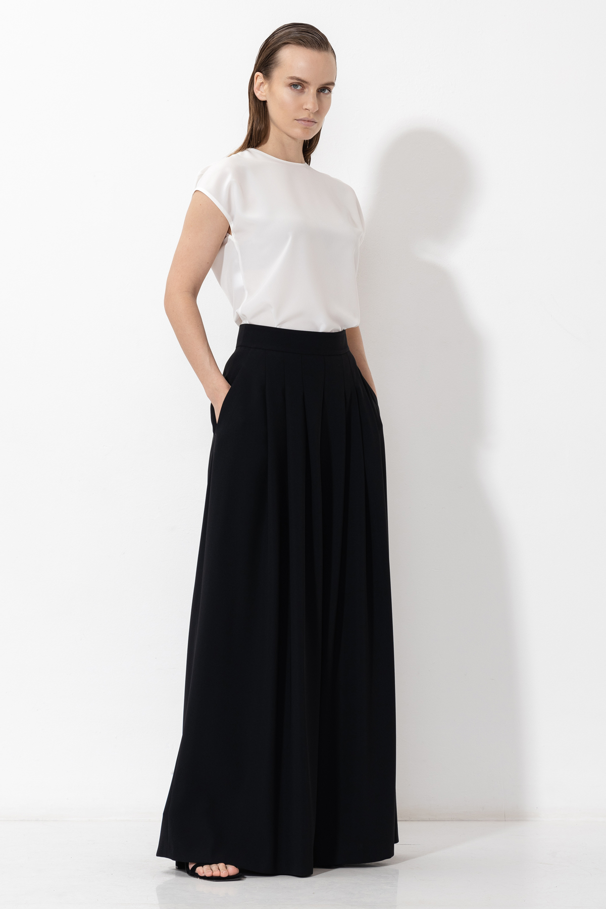 Trousers VASSA&Co, пол female, цвет black
