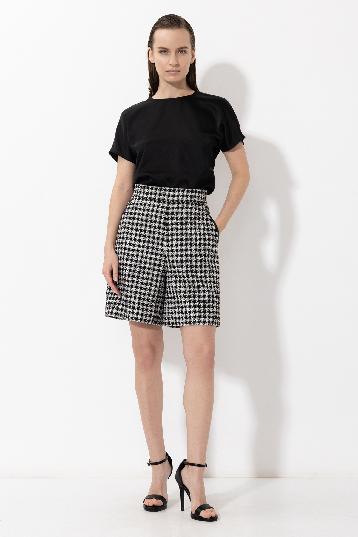 Шорты в гусиную лапку VASSA&Co, пол женский, цвет черный