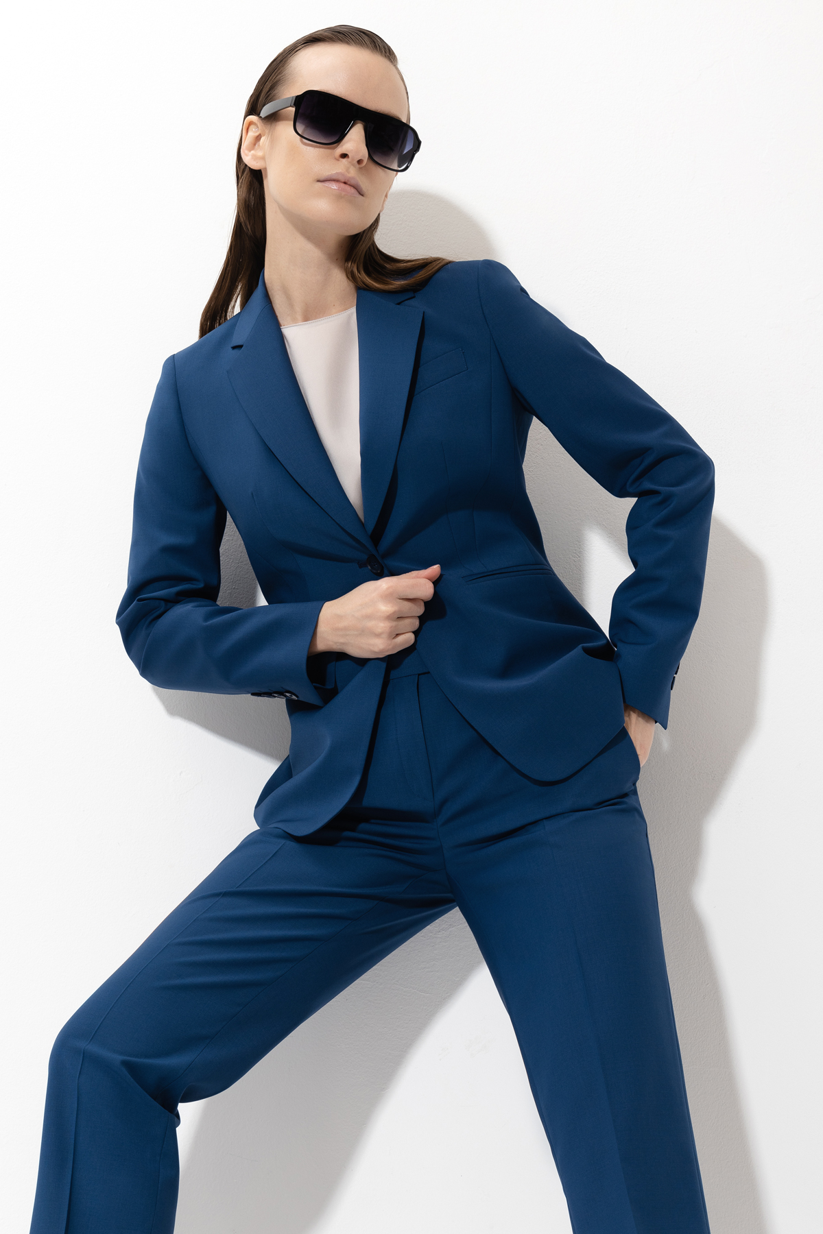 Однобортный жакет VASSA&Co, пол женский, цвет синий