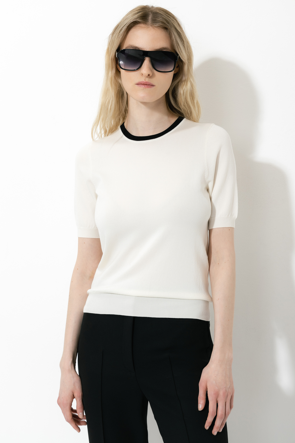 Джемпер , пол женский, цвет белый