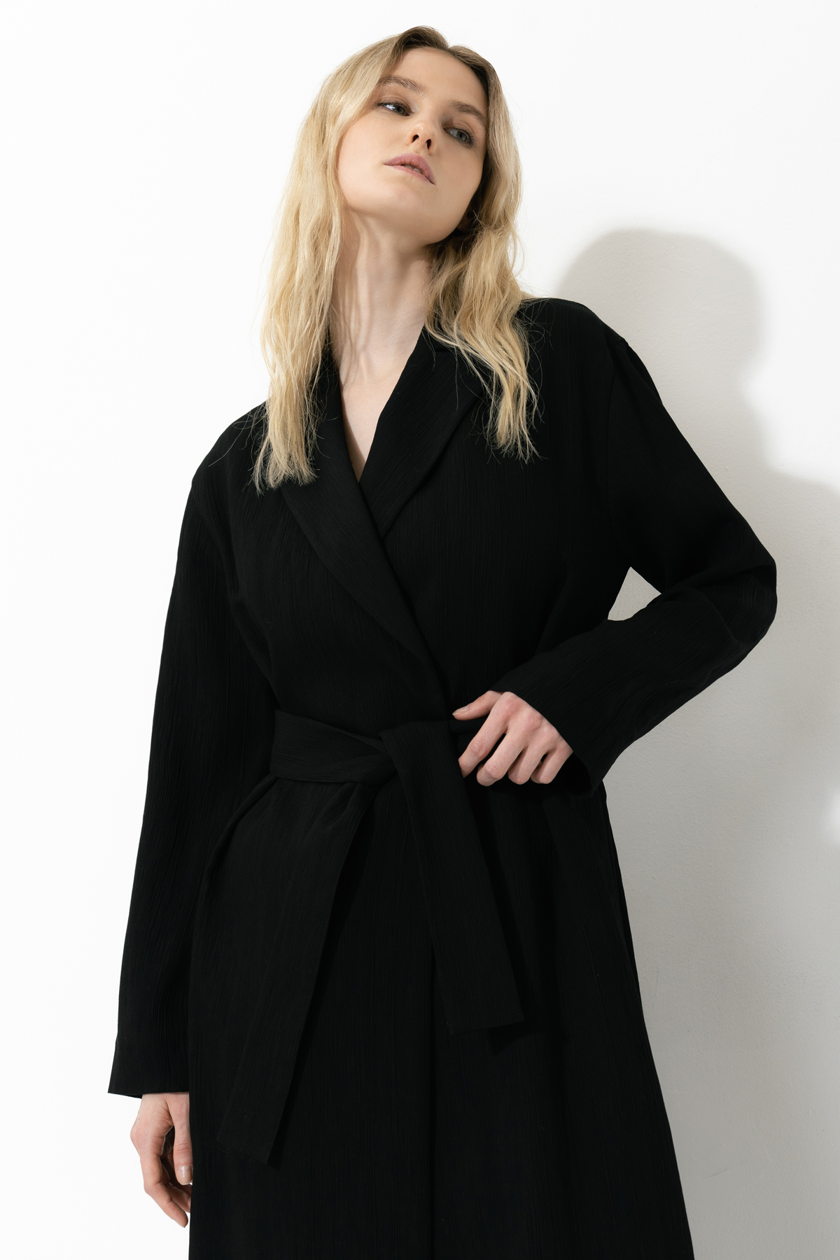 Удлиненный жакет VASSA&Co, пол женский, цвет черный