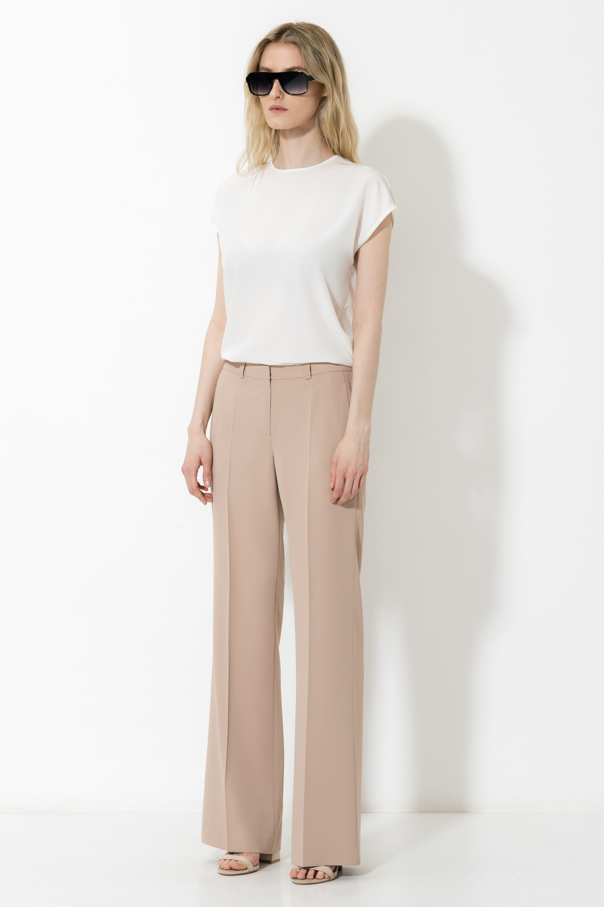 Trousers VASSA&Co, пол female, цвет бежевый