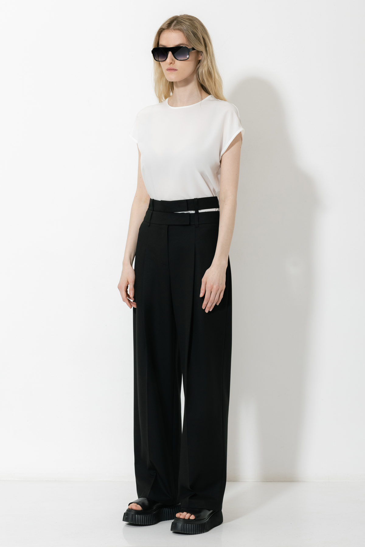 Брюки VASSA&Co, пол женский, цвет черный