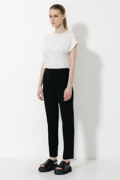 Брюки VASSA&Co, пол женский, цвет черный