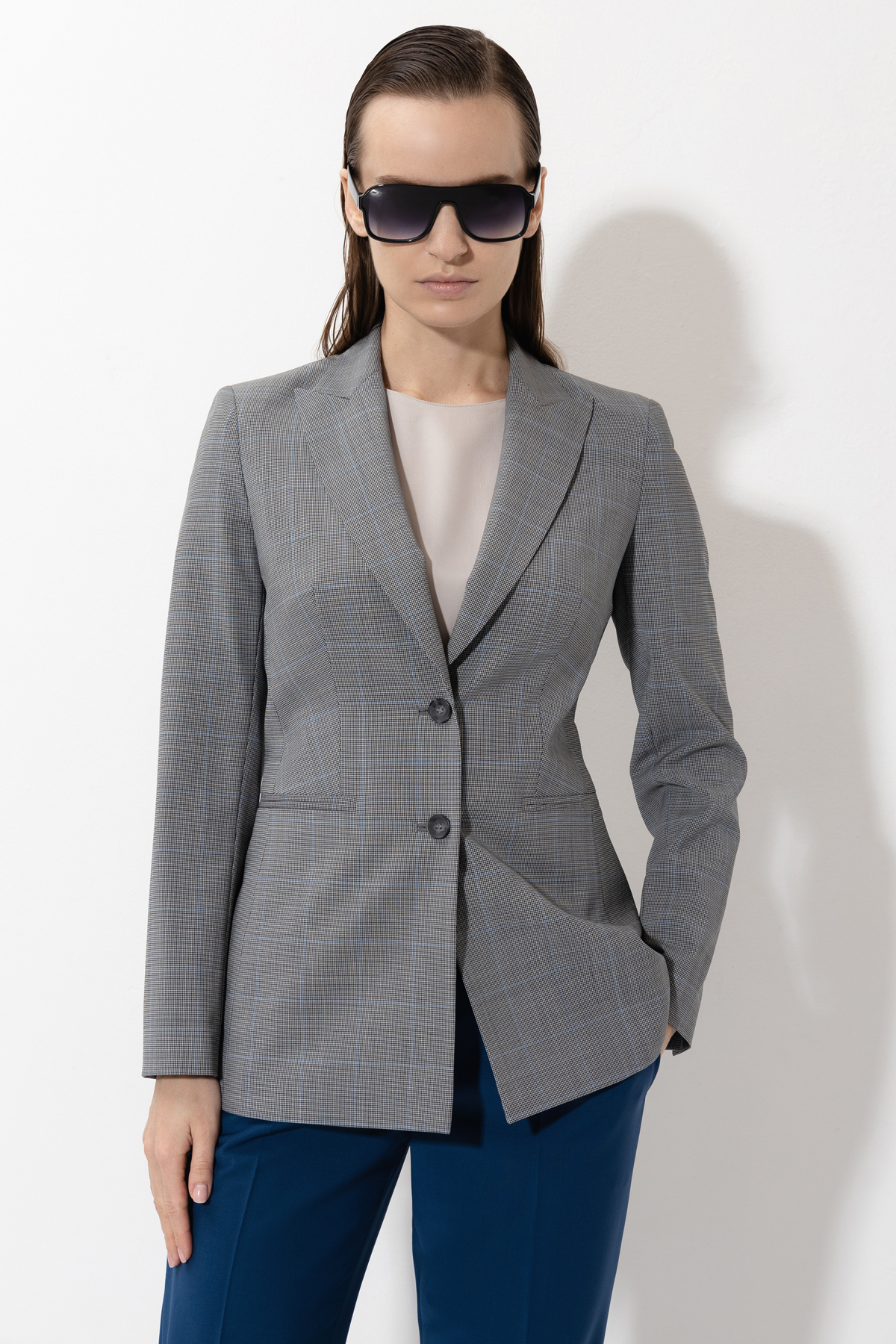 Однобортный жакет VASSA&Co, пол женский, цвет серый