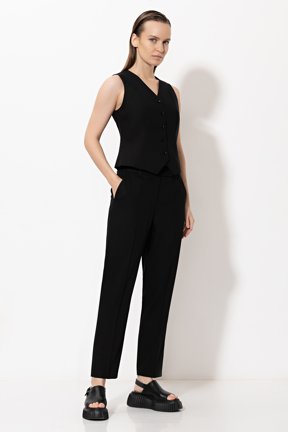 Брюки VASSA&Co, пол женский, цвет черный