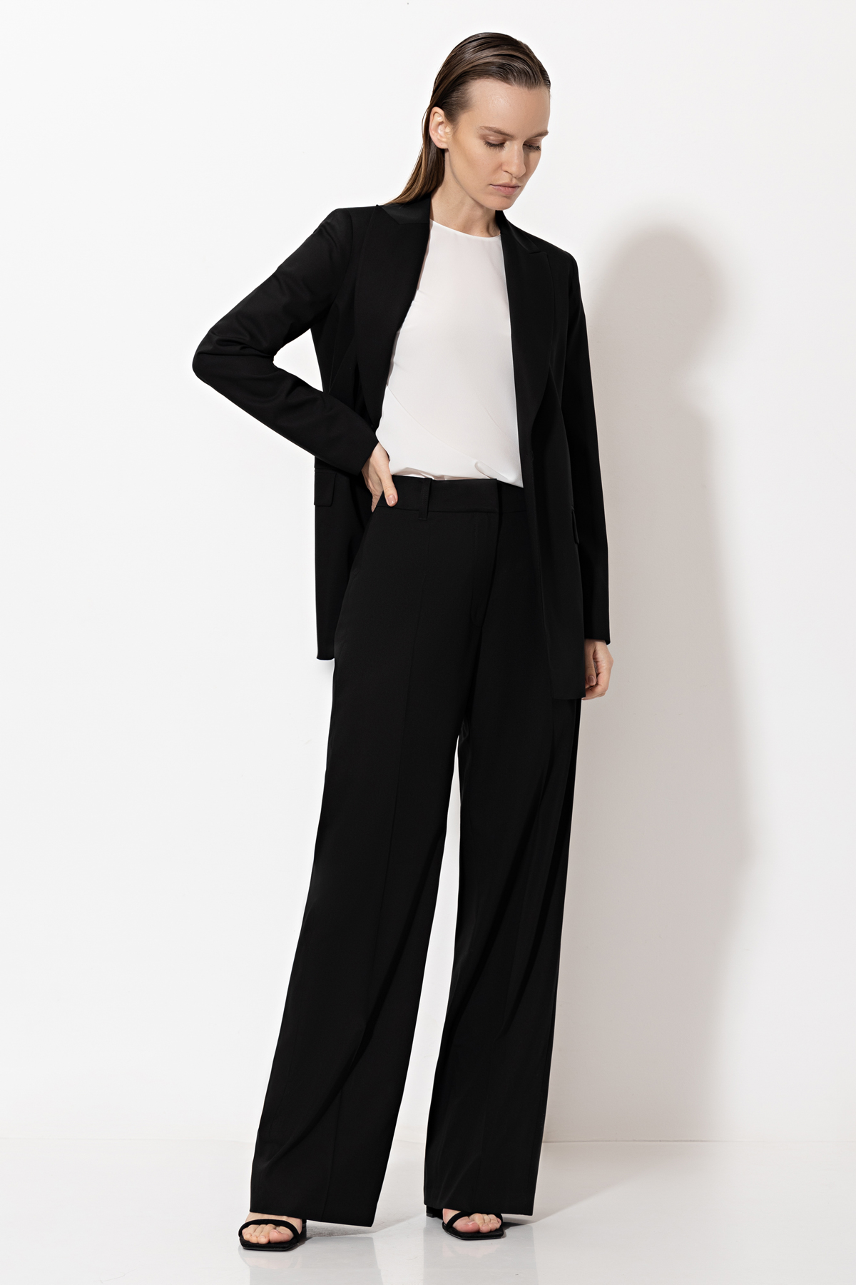 Брюки , пол женский, цвет черный