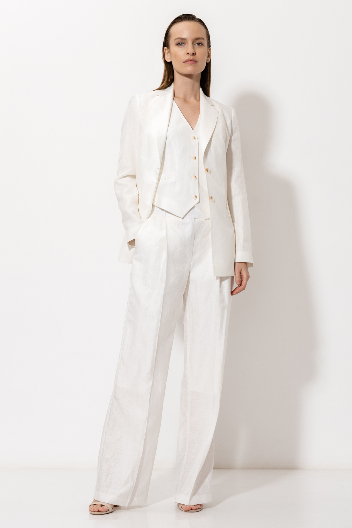 Trousers VASSA&Co, пол female, цвет white