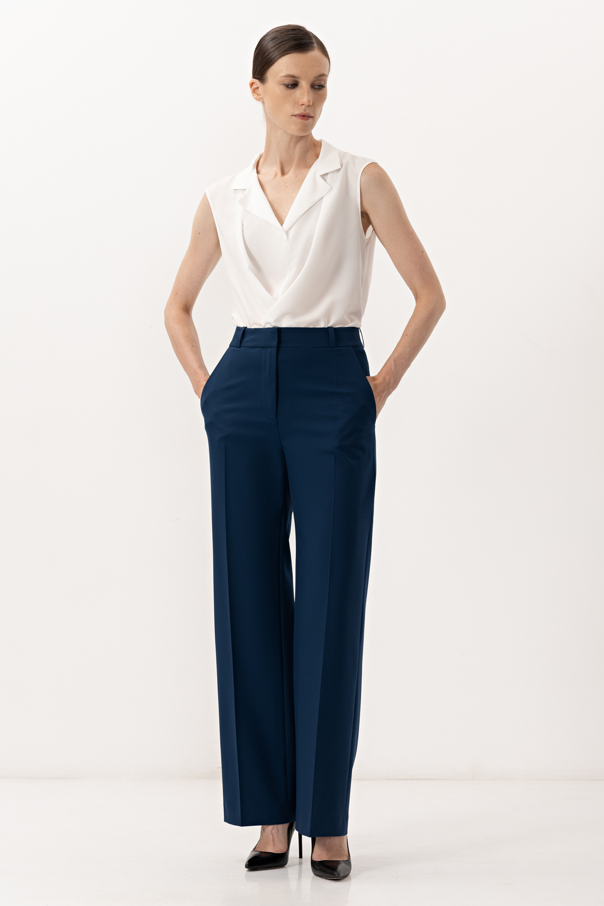 Брюки VASSA&Co, пол женский, цвет синий