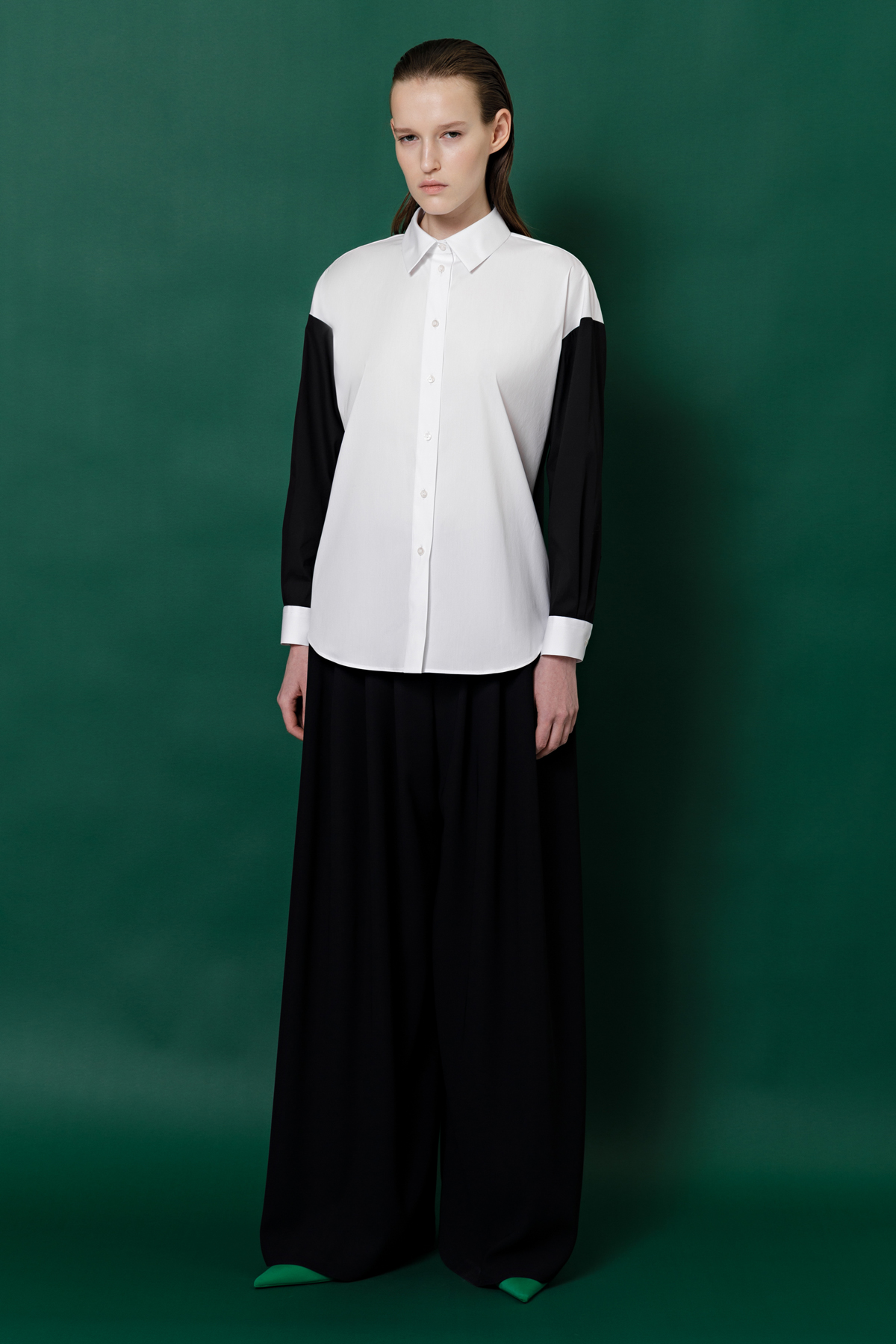 Рубашка с контрастной вставкой VASSA&Co, пол женский, цвет черный