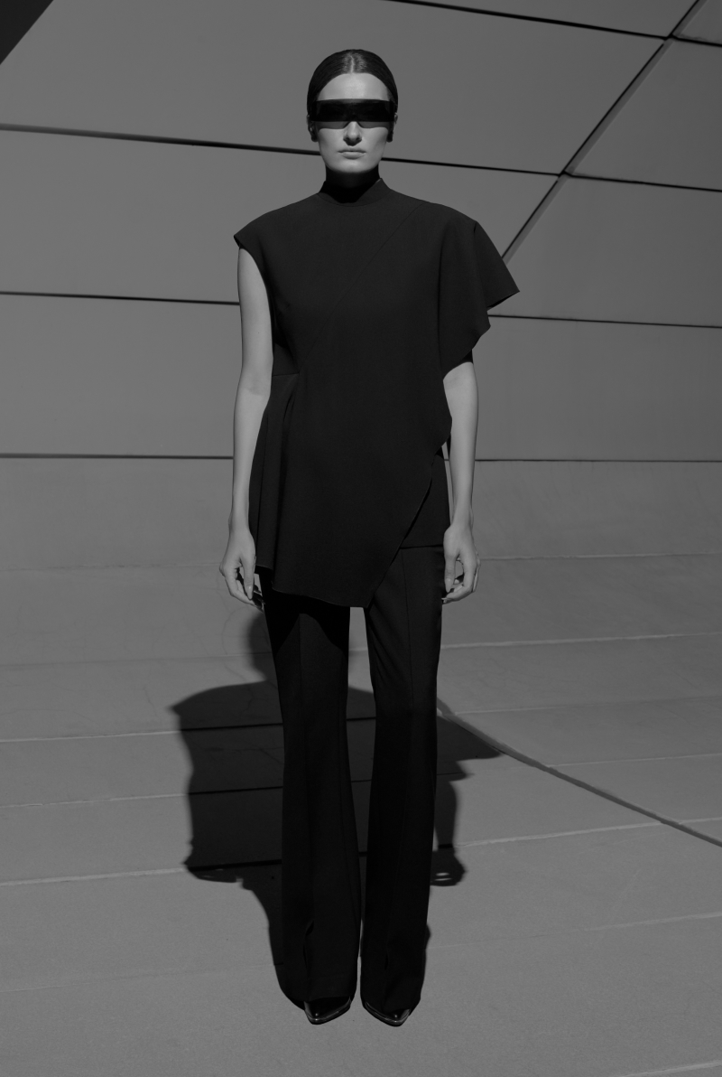 Жилет с асимметричной драпировкой VASSA&Co, пол женский, цвет черный