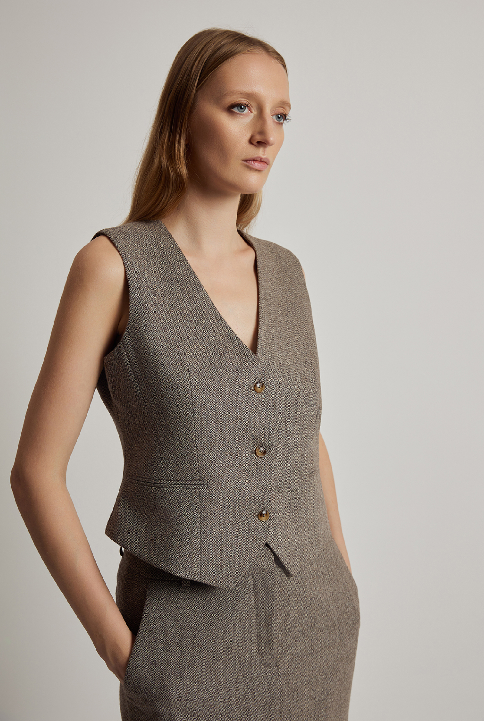 Жилет VASSA CODE, пол женский, цвет коричневый