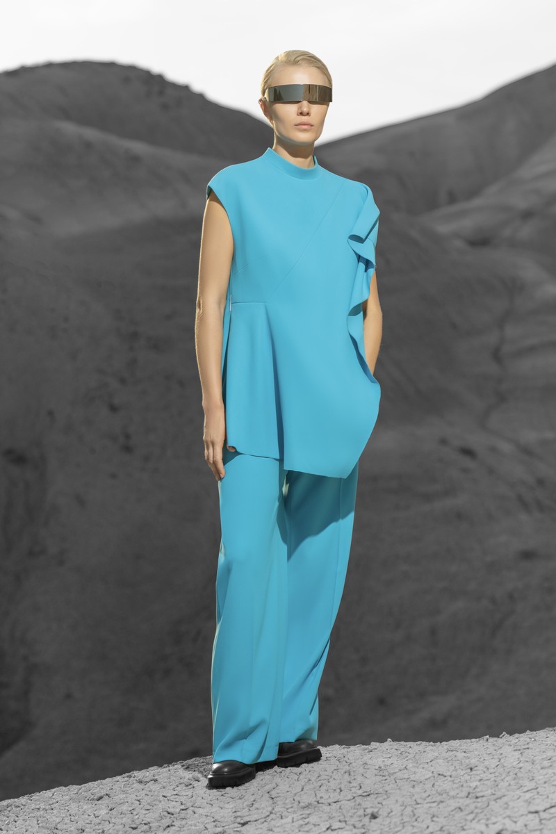 Жилет с асимметричной драпировкой VASSA&Co, пол женский, цвет голубой