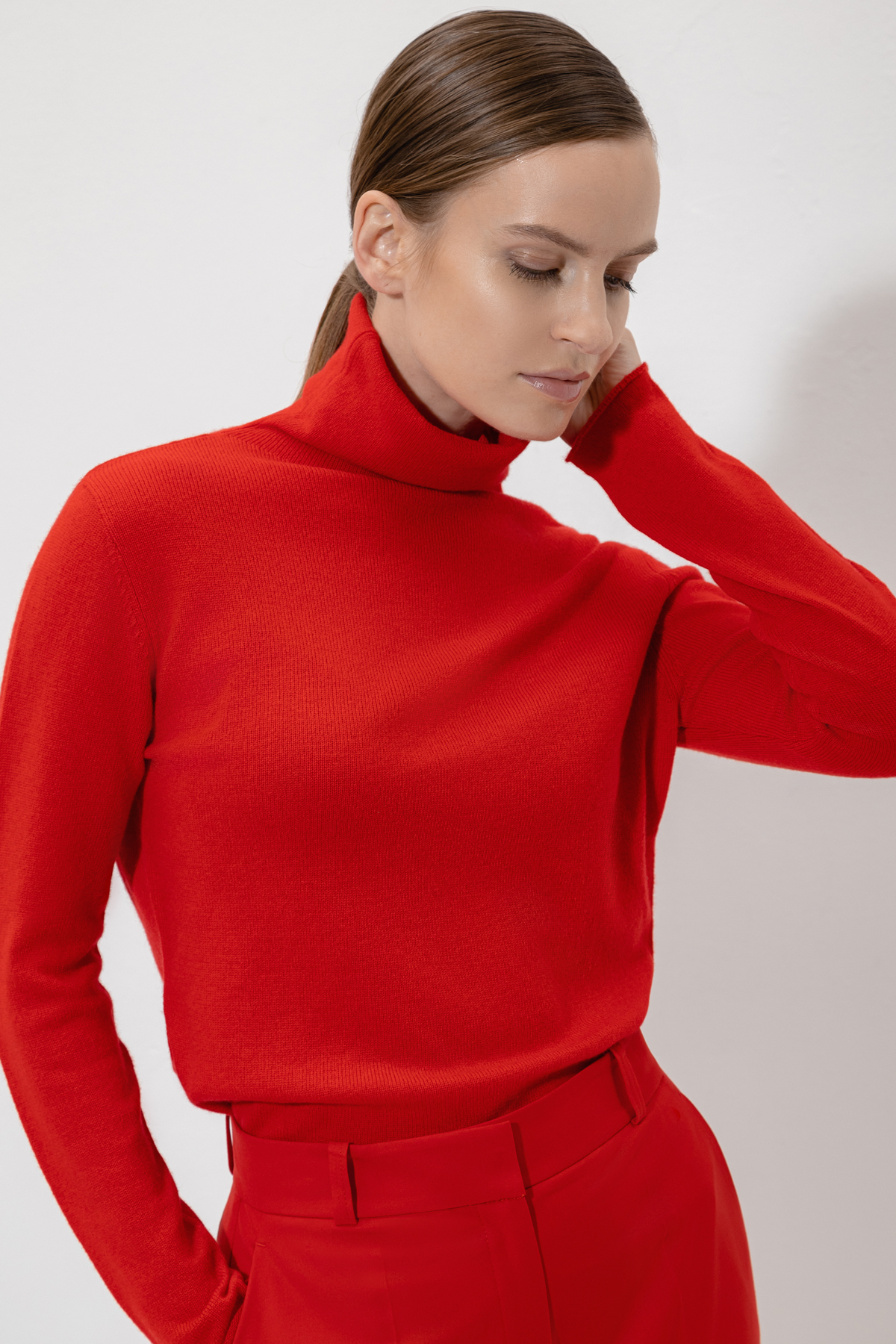 Водолазка свободного кроя из шерсти и кашемира VASSA&Co, пол женский, цвет красный