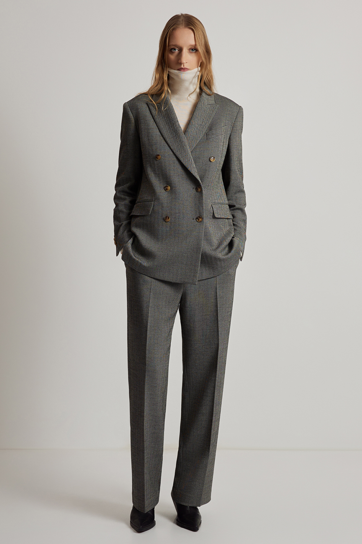 Брюки VASSA CODE, пол женский, цвет серый