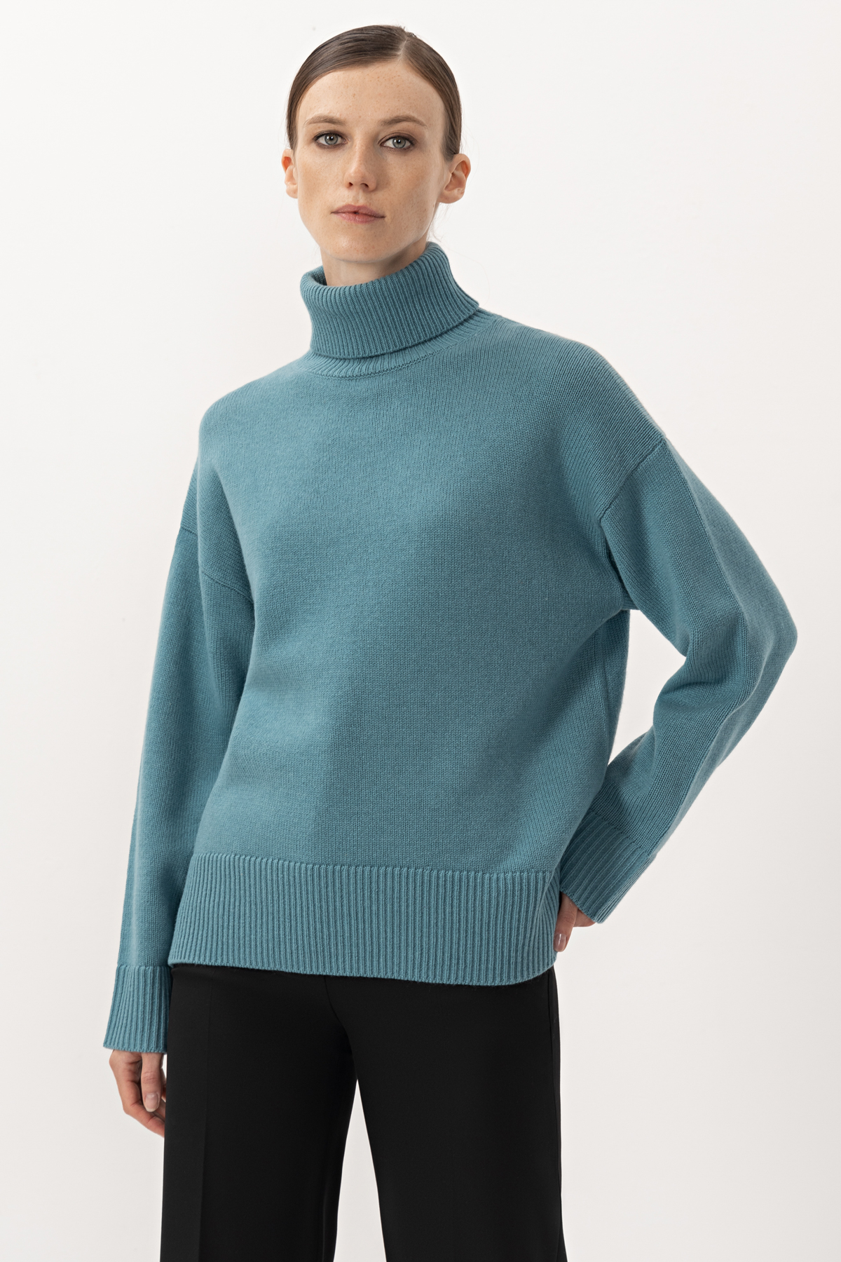 Джемпер из шерсти и кашемира VASSA&Co, пол женский, цвет голубой