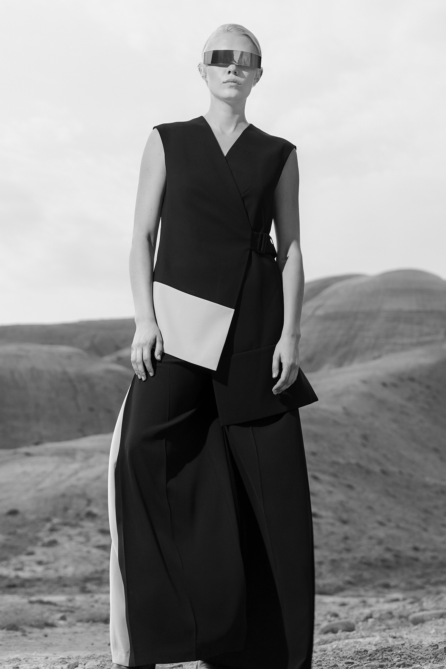 Асимметричный жилет VASSA&Co, пол женский, цвет черный