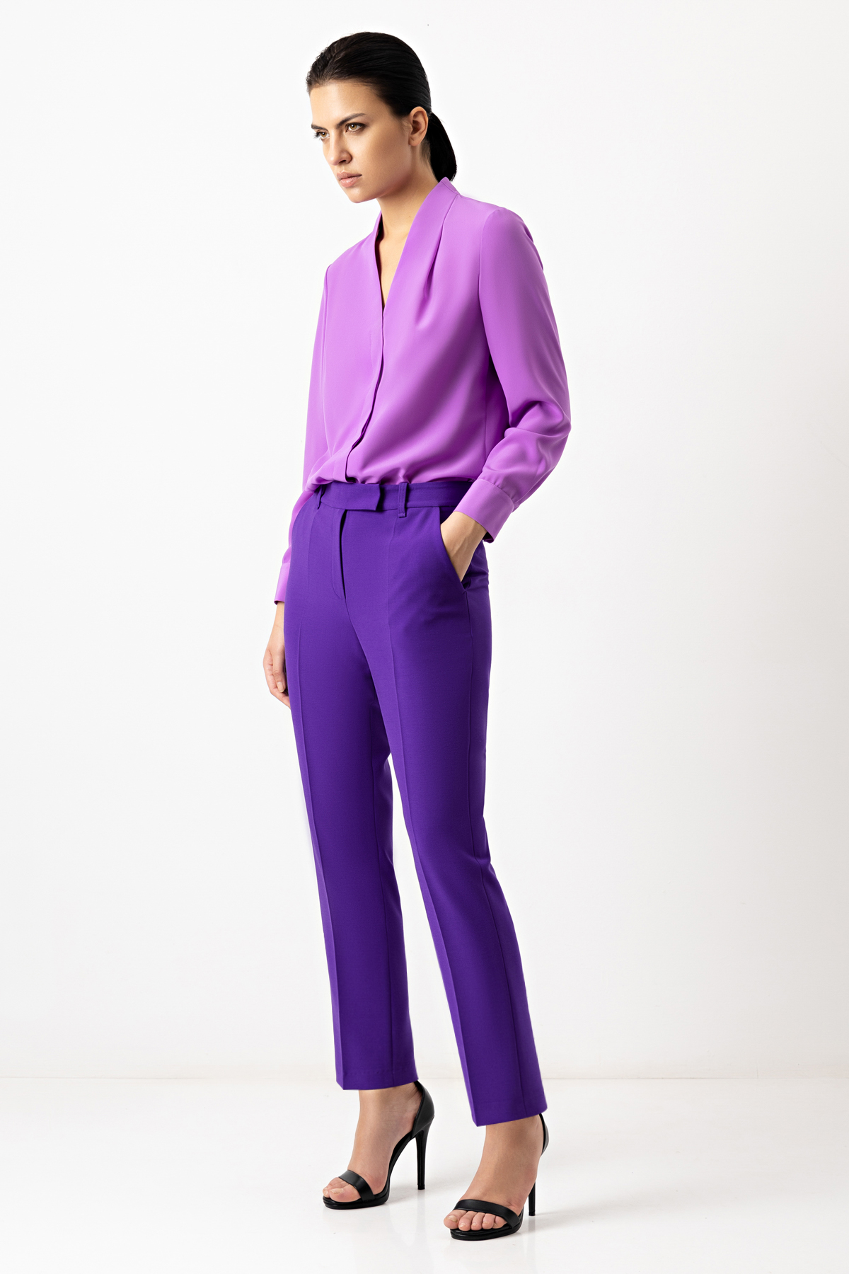 Брюки VASSA&Co, пол женский, цвет фиолетовый