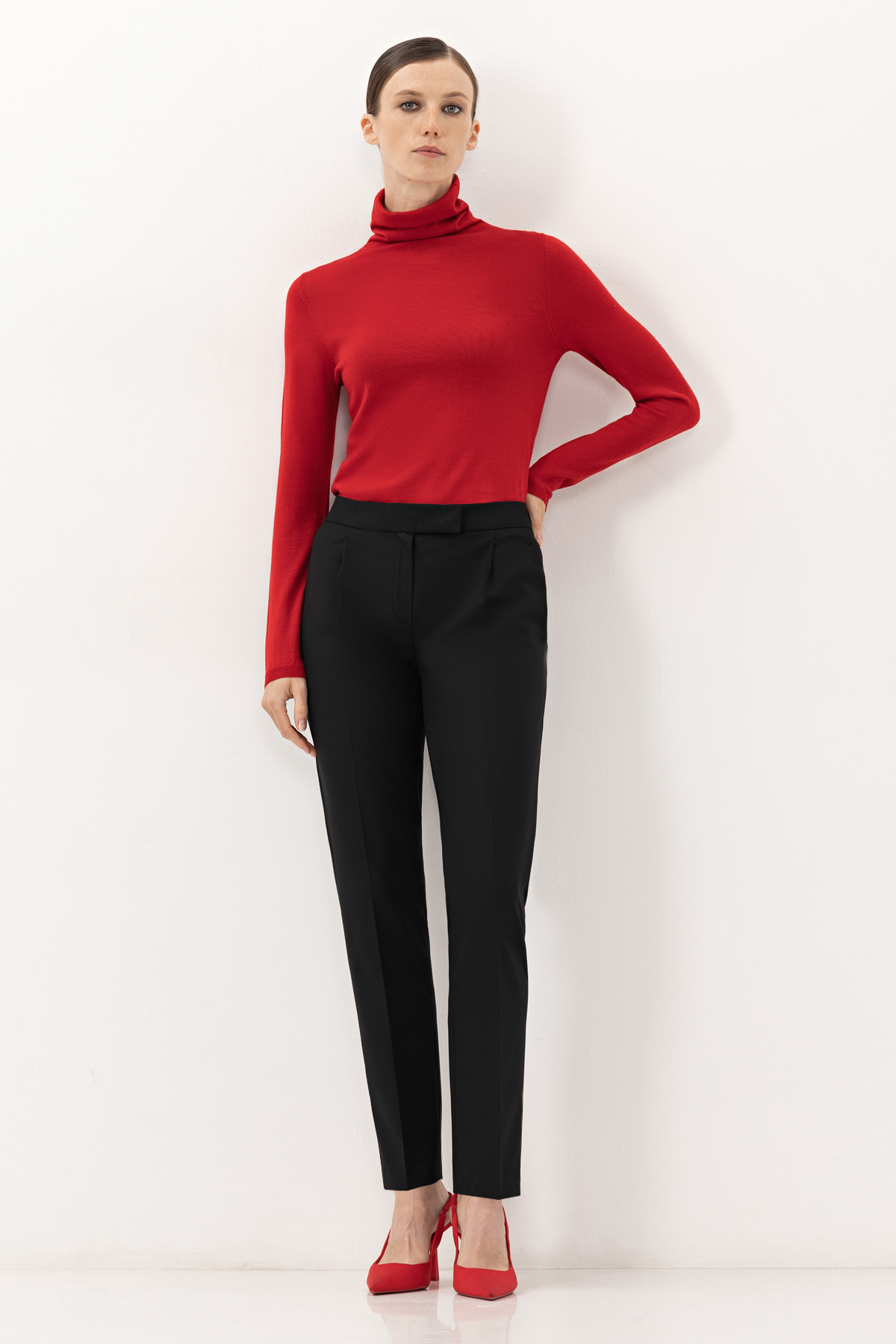 Брюки VASSA&Co, пол женский, цвет черный