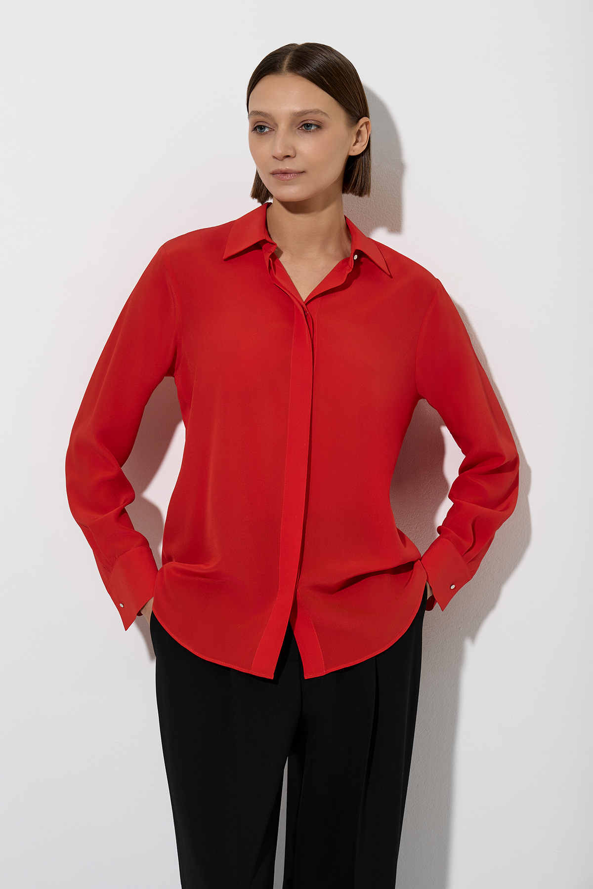 Блузка из шелка VASSA&Co, пол женский, цвет красный