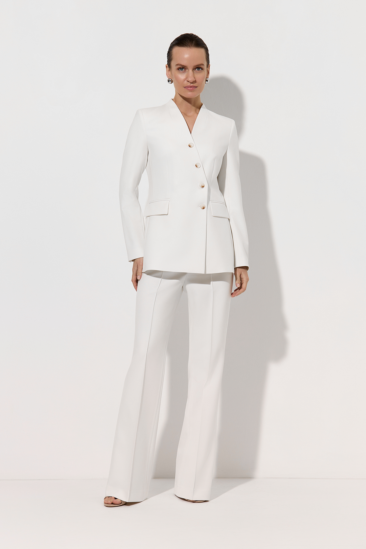 Trousers VASSA&Co, пол female, цвет white