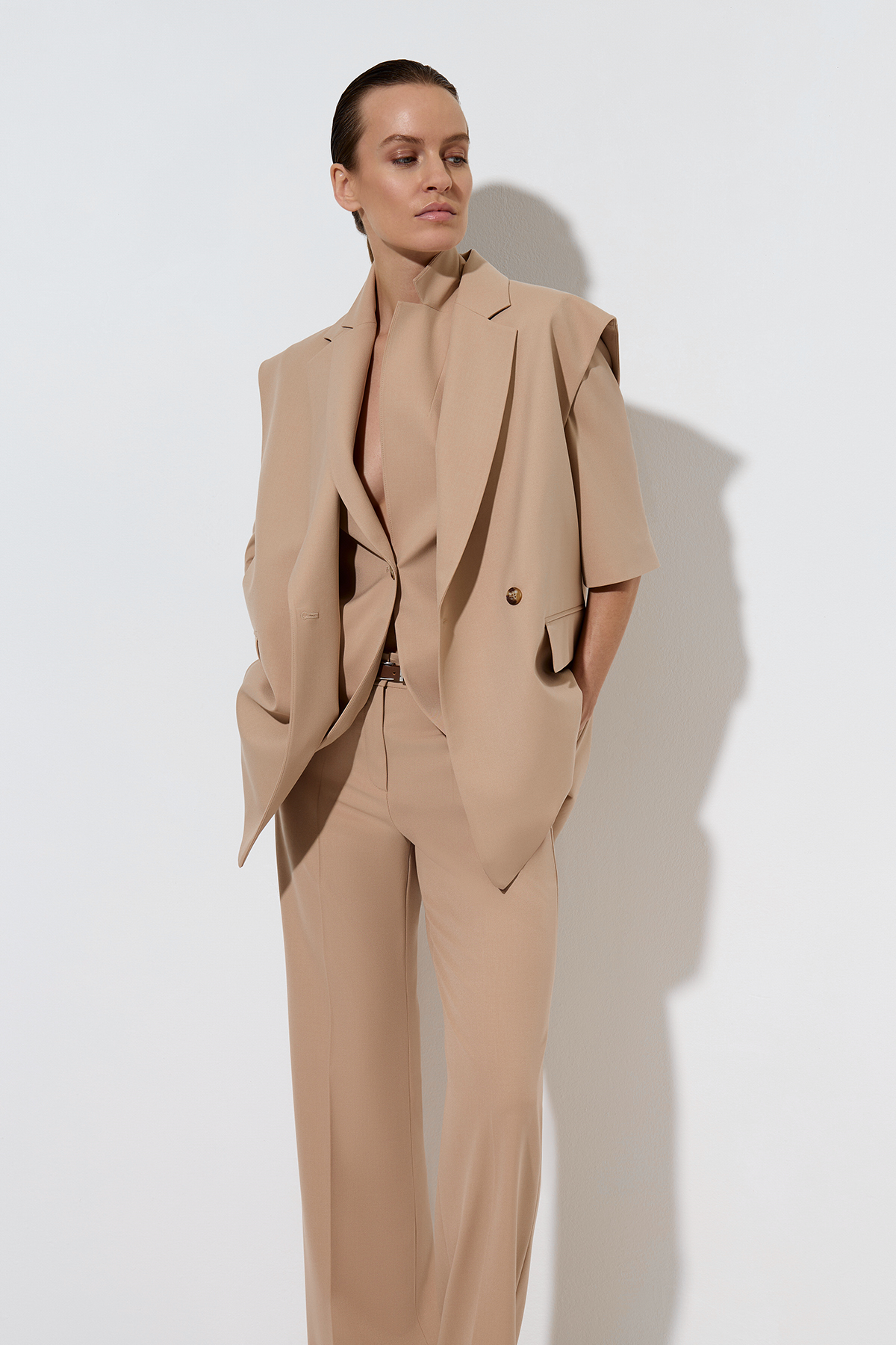 Жилет свободного силуэта , пол женский, цвет бежевый