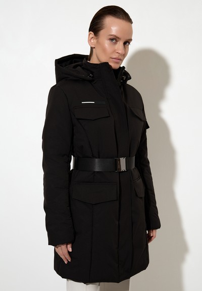 Утепленное пальто VASSA CODE, пол женский, цвет черный