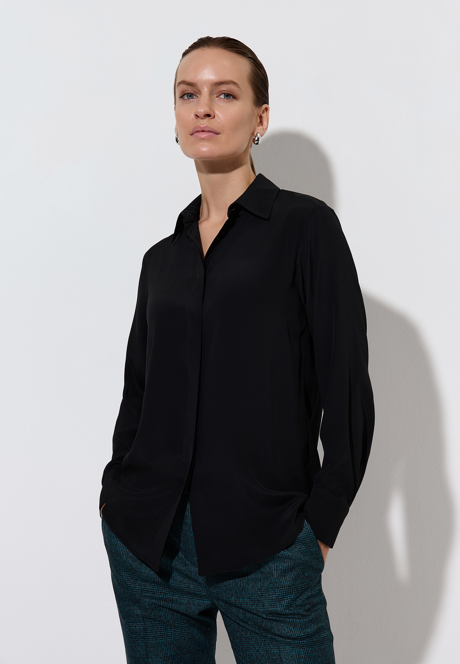 Blouse VASSA&Co, пол female, цвет black